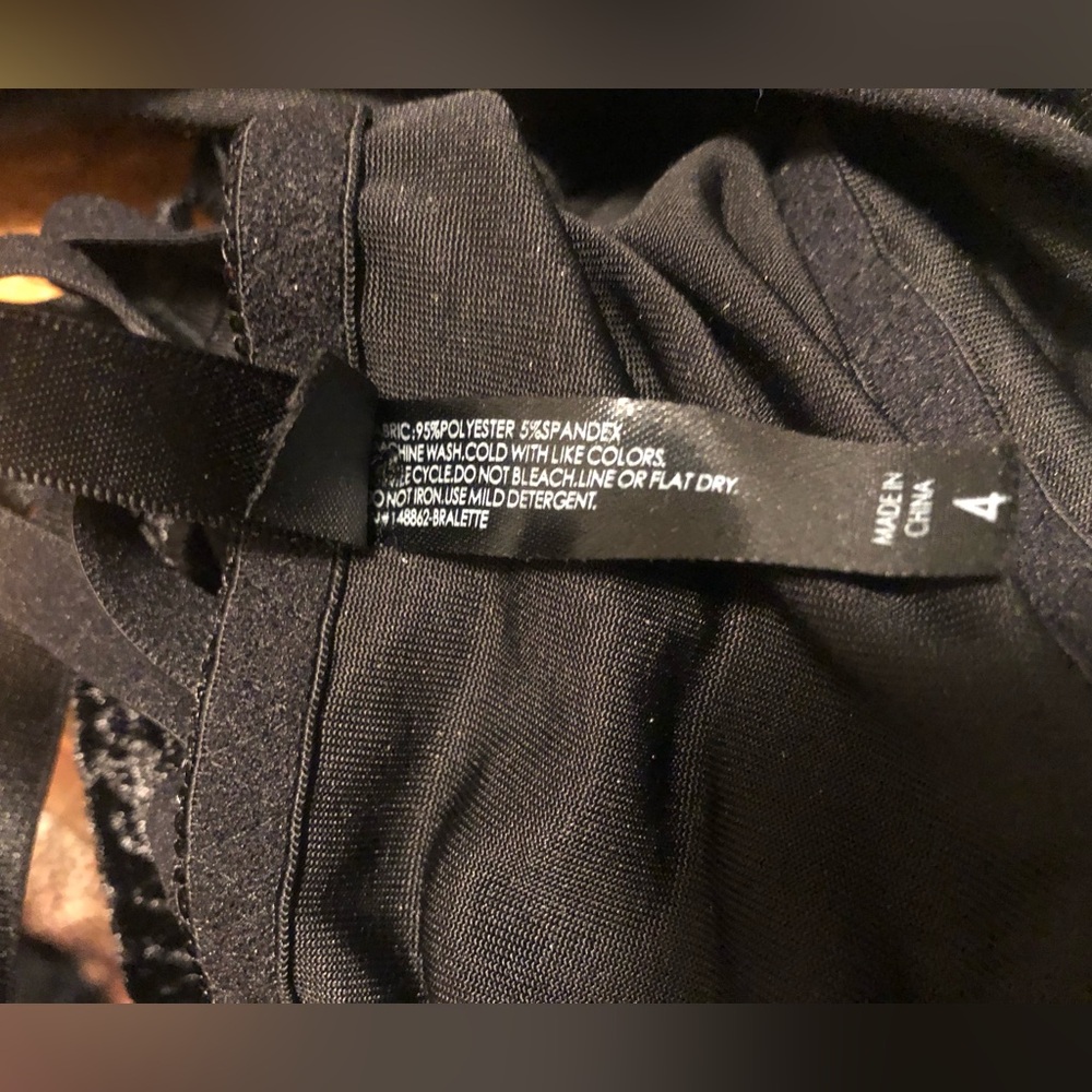 Torrid Strappy Velvet Bralette 4 Black Stretch - Picture 6 of 7